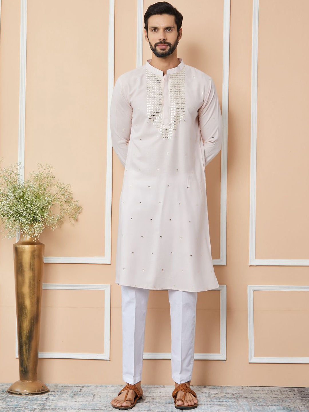 

See Designs Floral Yoke Design Regular Sequinned Kurta with Pyjamas, Pink