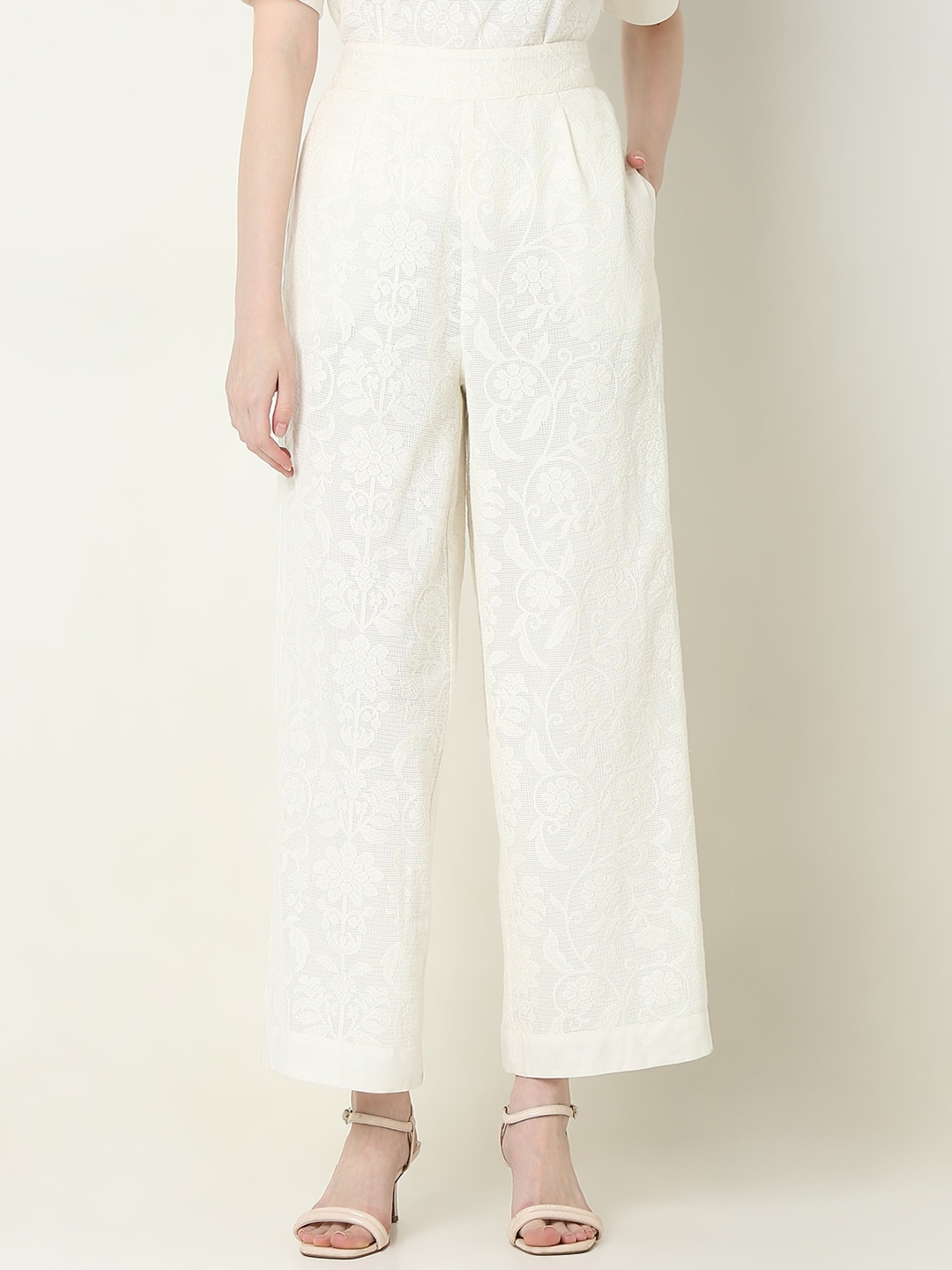 

Vero Moda Women Relaxed Straight Leg Straight Fit Trousers, White