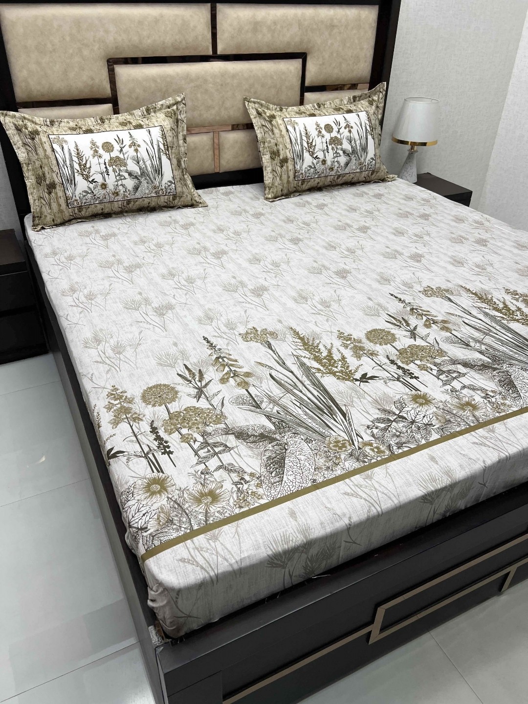 

Pure Decor Brown & White 380 TC Cotton Floral King Bedsheet with 2 Pillow Covers