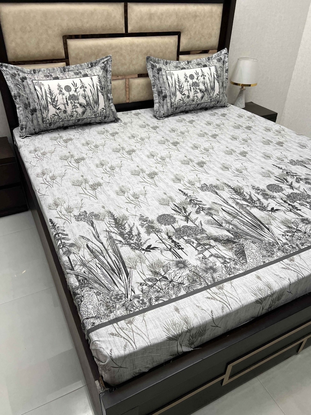 

Pure Decor Black & White 380 TC Cotton Floral King Bedsheet with 2 Pillow Covers