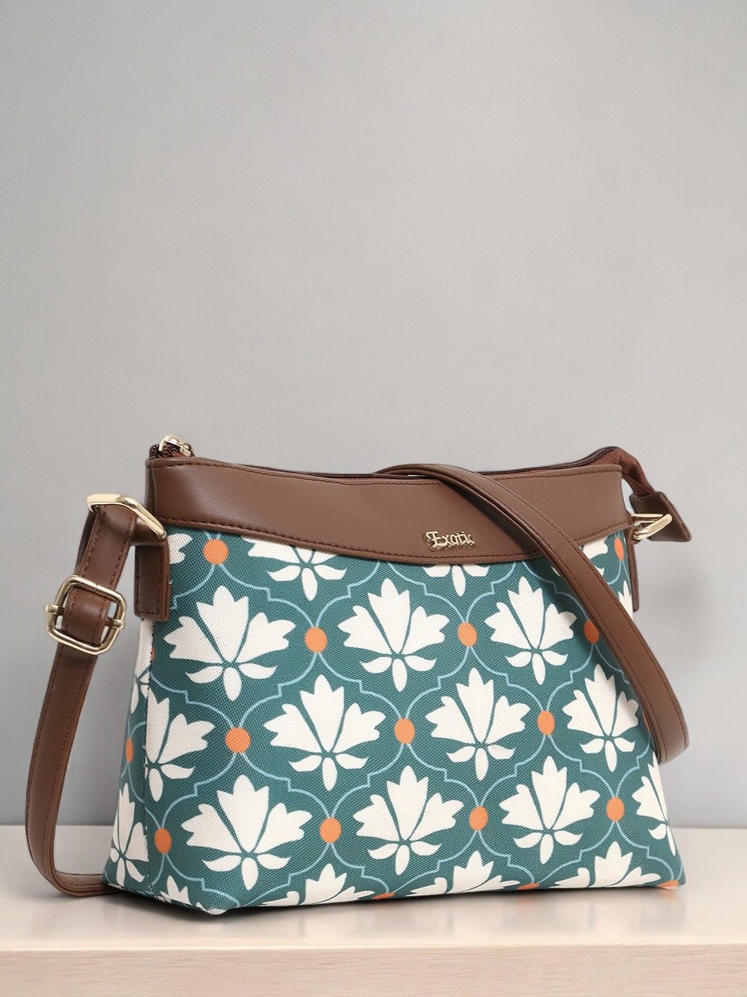 

Exotic Women Floral Printed Sling Bag with Fringed, Green