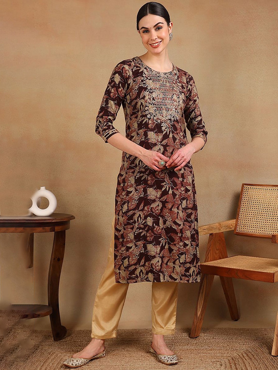 

KALINI Floral Printed Round Neck Thread Work Straight Kurta, Maroon