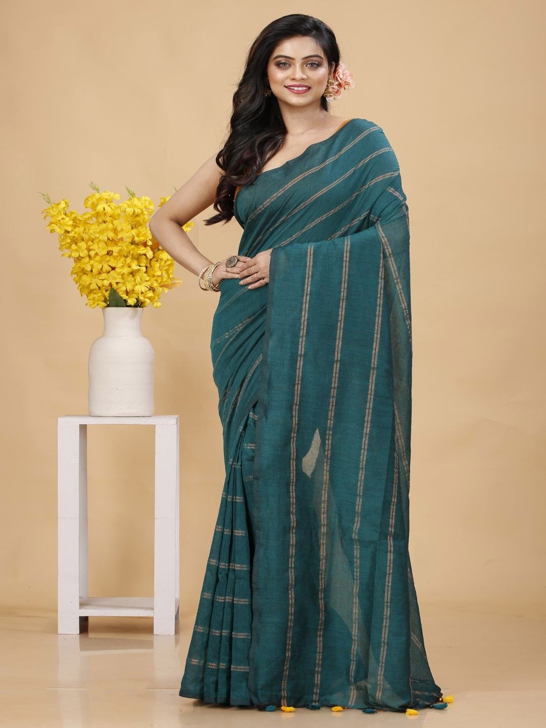 

Bong ButiQ Striped Pure Cotton Khadi Saree, Sea green