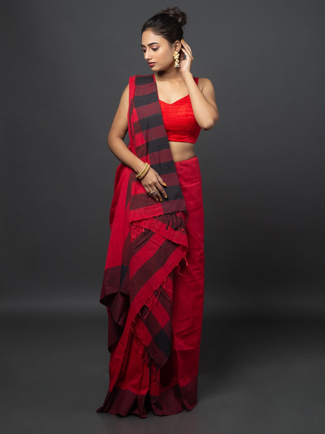 

Urbane Essence Pure Cotton Saree, Red