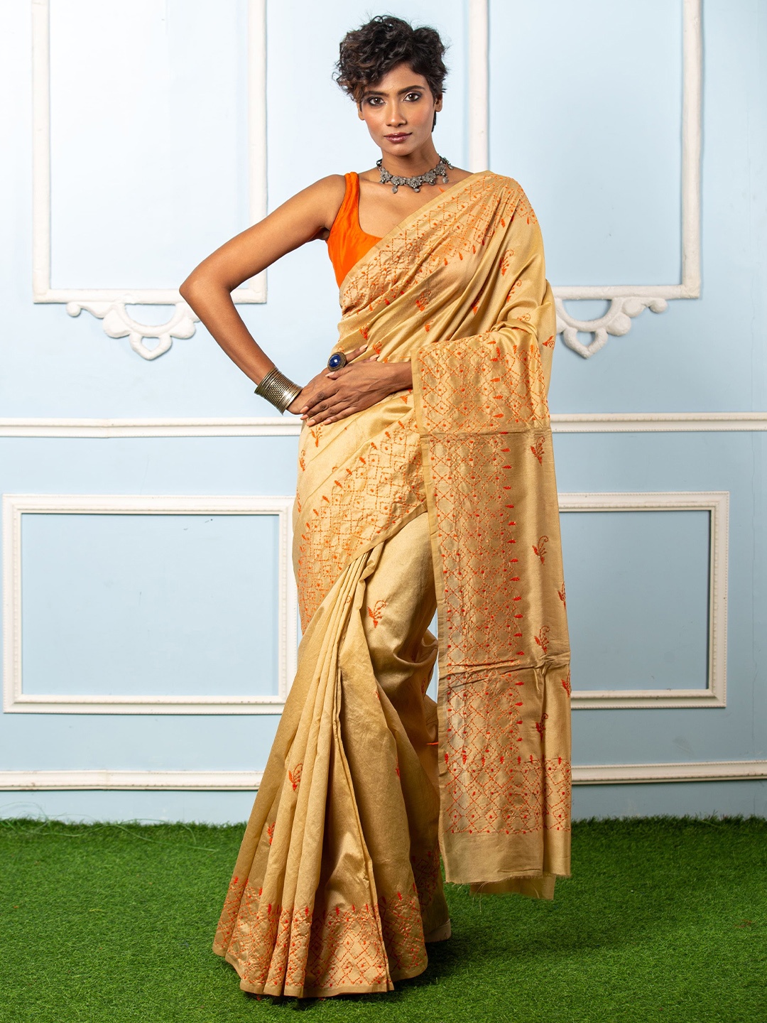 

Urbane Essence Floral Embroidered Pure Cotton Saree, Brown