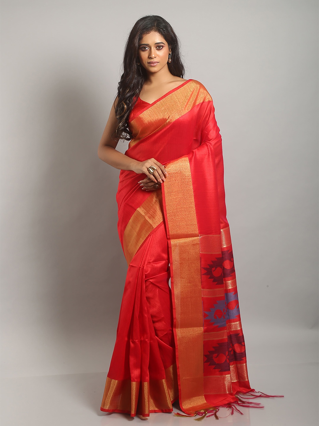 

Urbane Essence Ethnic Motifs Zari Pure Silk Saree, Red