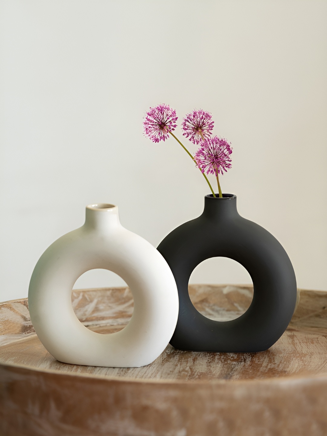 

ExclusiveLane Yin-Yang White & Black 2 Pieces Ceramic Flower Vases