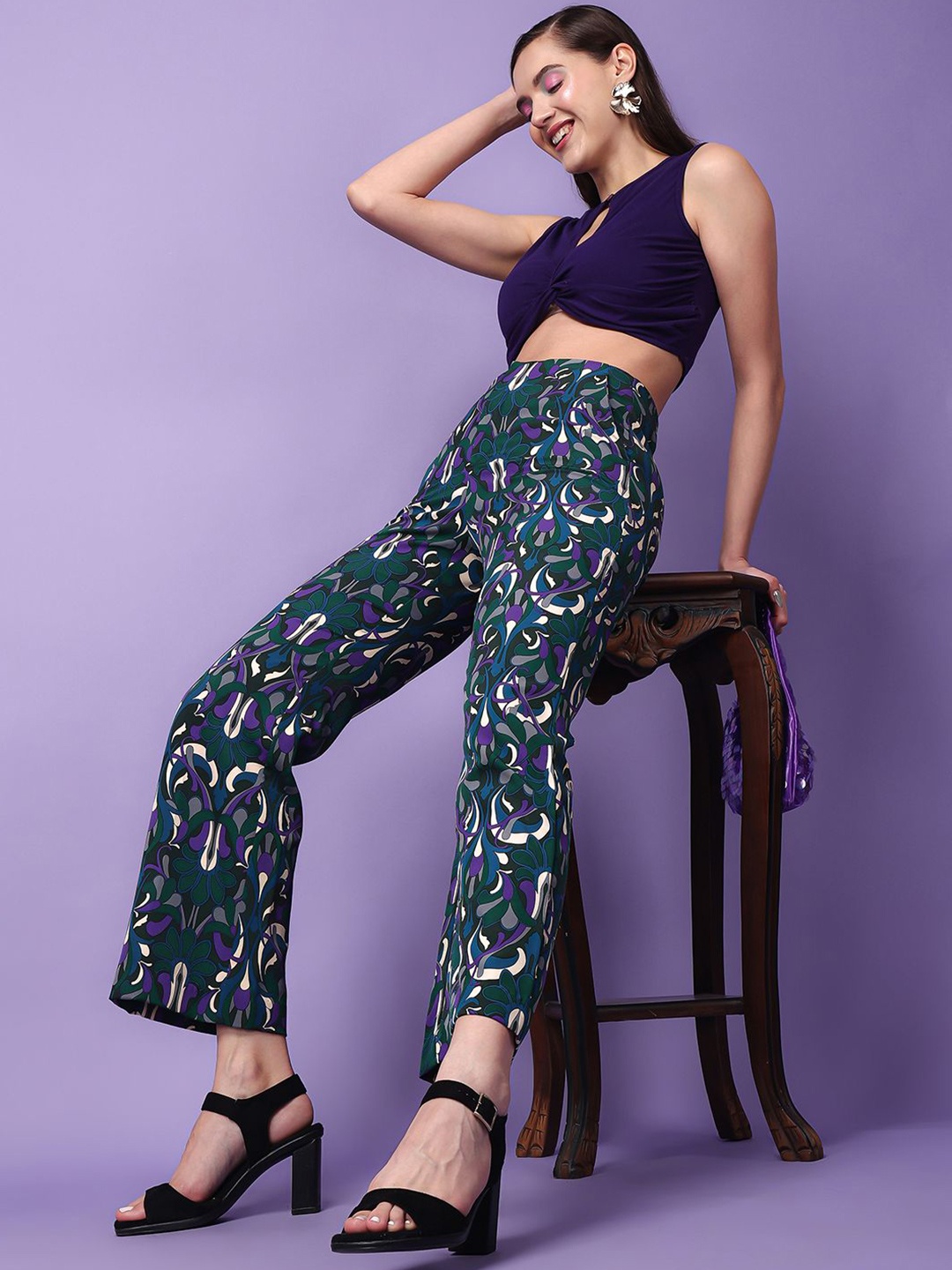 

SCORPIUS Women Keyhole Neck Solid Twilight Majesty Fitted Crop Top, Purple
