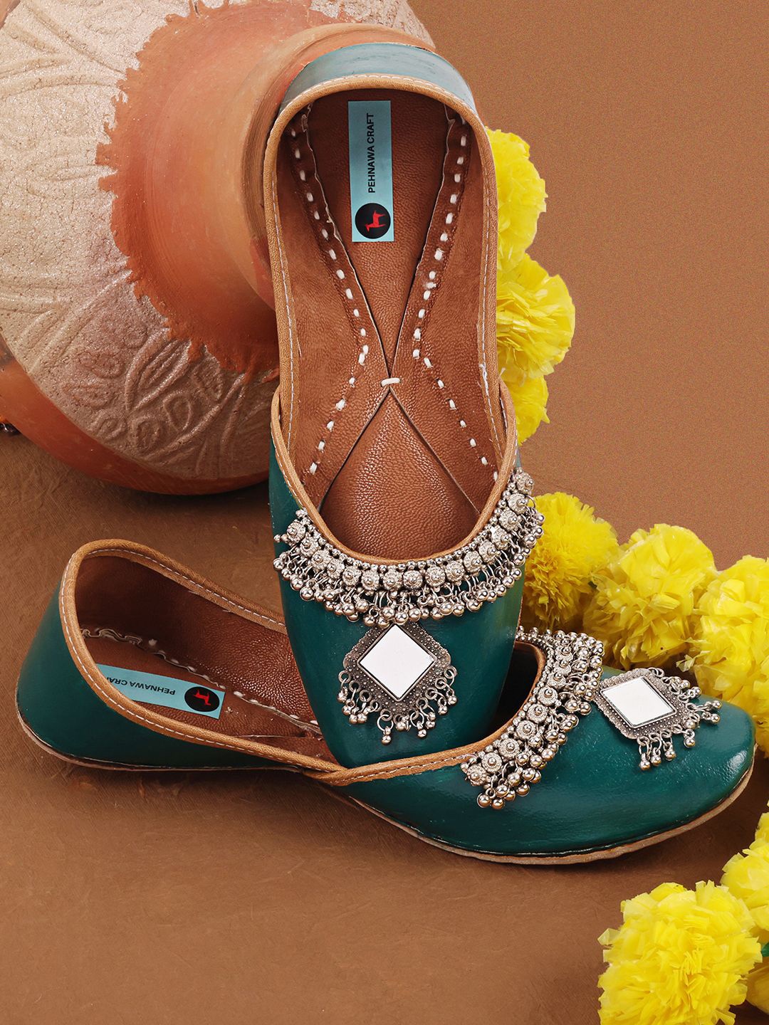 

PehnawaCraft Oxidised Embellished Leather Handcrafted Mojaris, Green