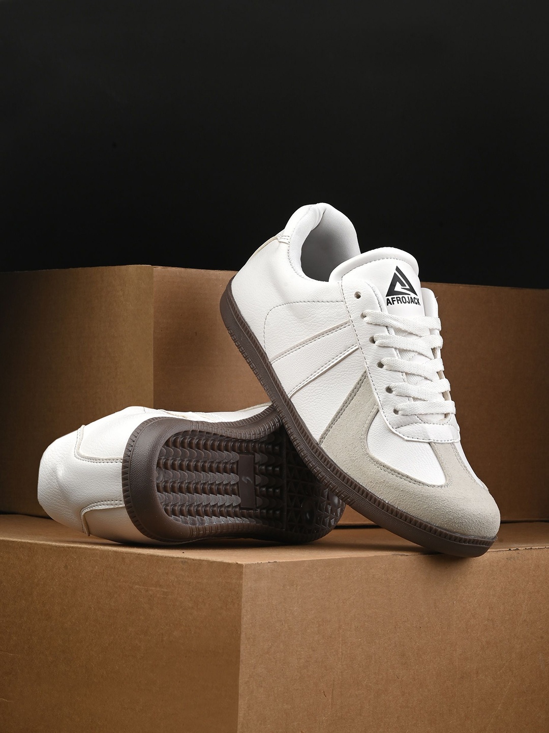 

AfroJack Men Round Toe Memory Foam Sneakers, White