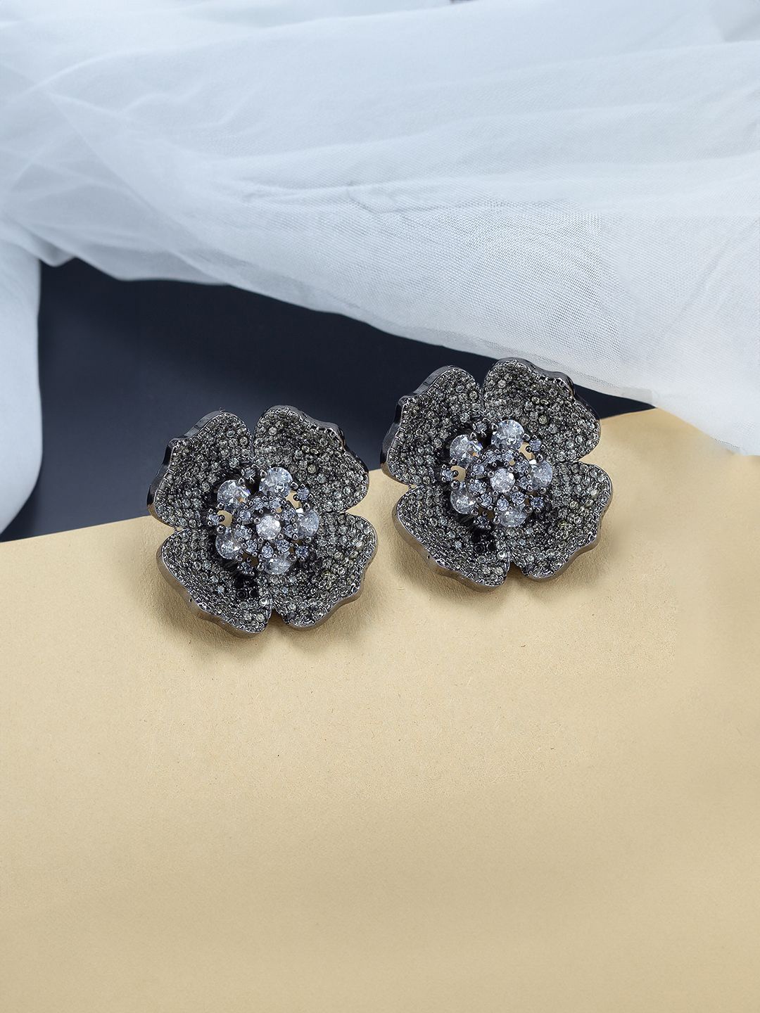 

PRIVIU Rhodium Plated Floral Studs Earrings, Silver