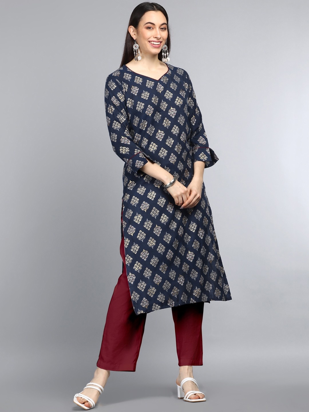 

KALINI Ethnic Motifs Printed V-Neck Straight Kurta, Blue