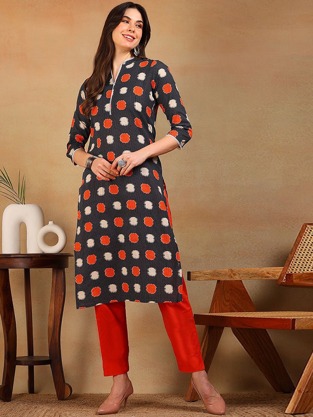 

KALINI Geometric Printed Mandarin Collar Pure Cotton Straight Kurta, Charcoal