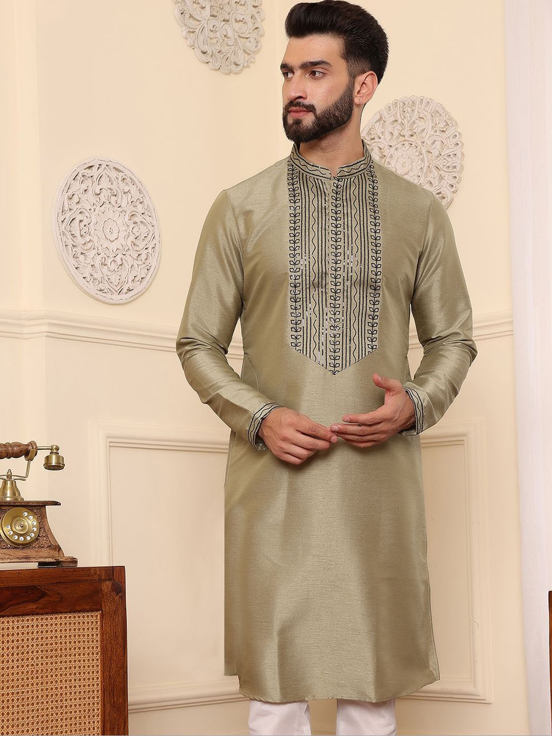 

DEYANN Mandarin Collar Long Sleeves Thread Work Straight Kurta, Olive