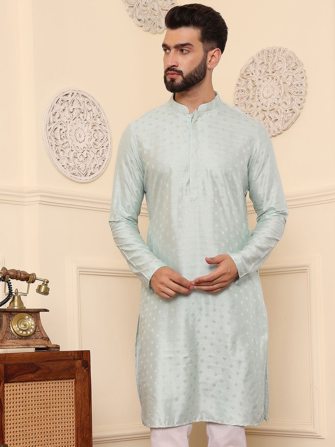 

DEYANN Mandarin Collar Long Sleeves Thread Work Straight Kurta, Blue