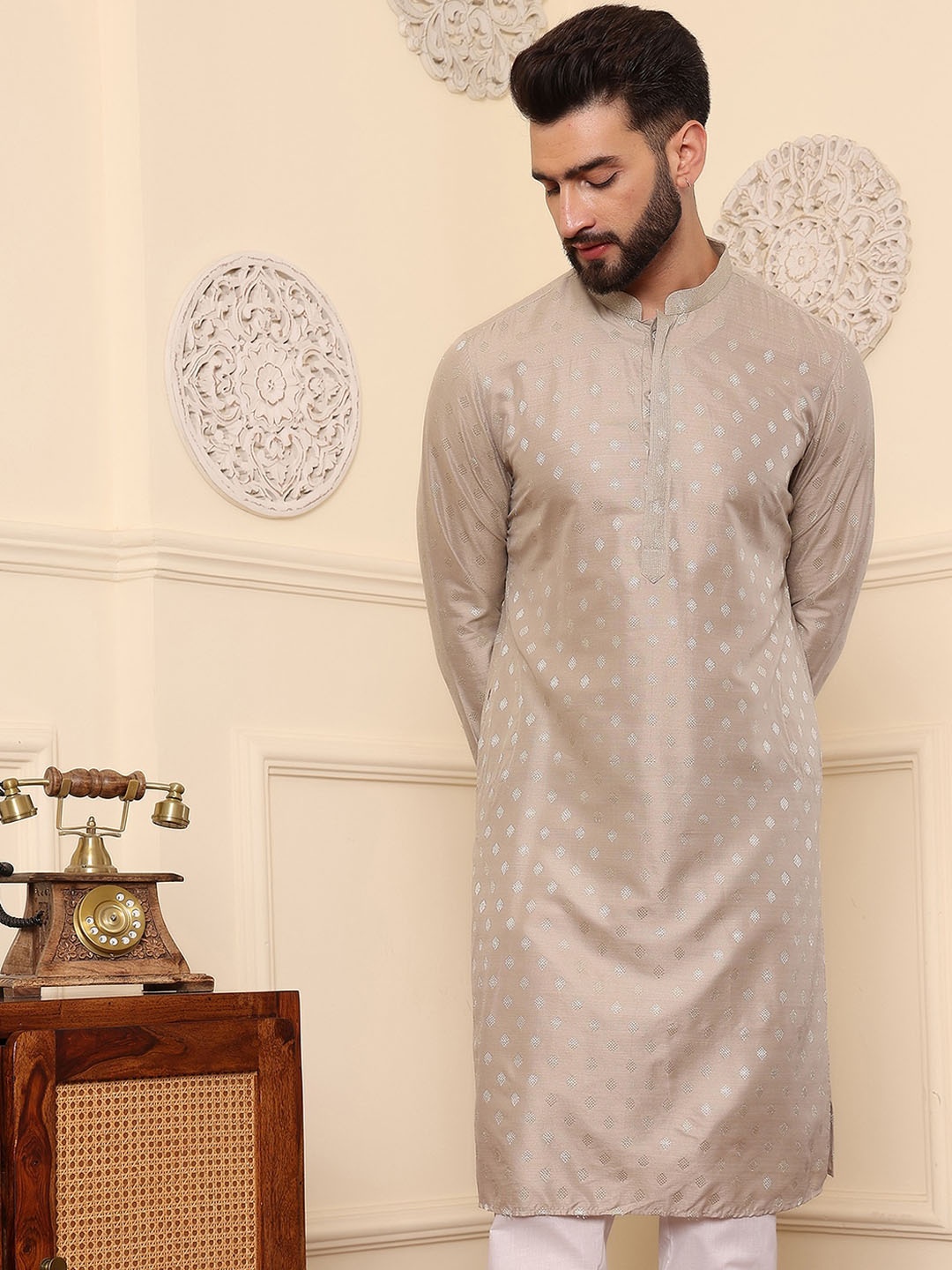 

DEYANN Mandarin collar Thread Work Jacquard Kurta, Grey