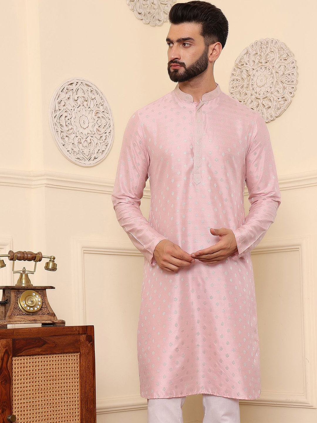 

DEYANN Mandarin Collar Long Sleeves Thread Work Straight Kurta, Pink
