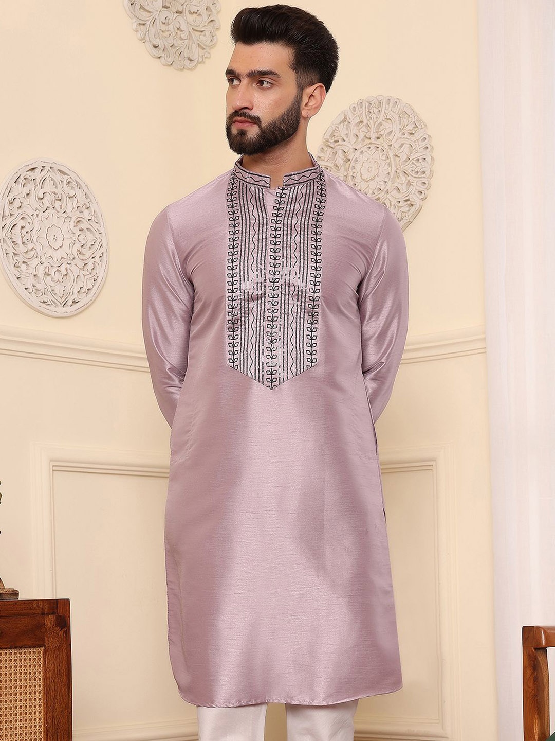 

DEYANN Mandarin Collar Long Sleeves Yoke Design Thread Work Straight Kurta, Purple