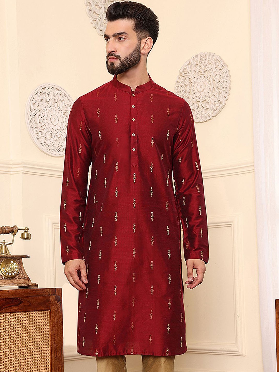 

DEYANN Mandarin Collar Long Sleeves Ethnic Motifs Straight Kurta, Red