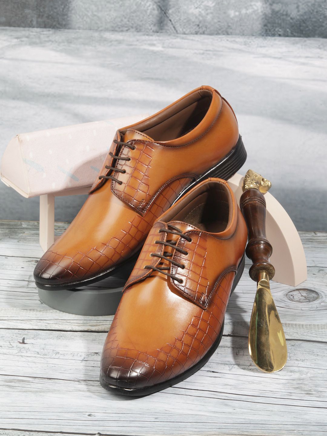 

ID Men Round Toe Leather Formal Derbys, Tan