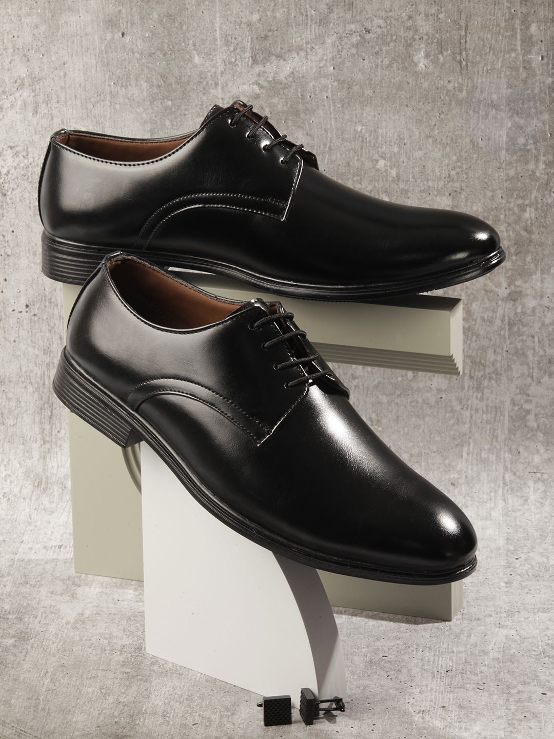 

ID Men Round Toe Leather Formal Derbys, Black