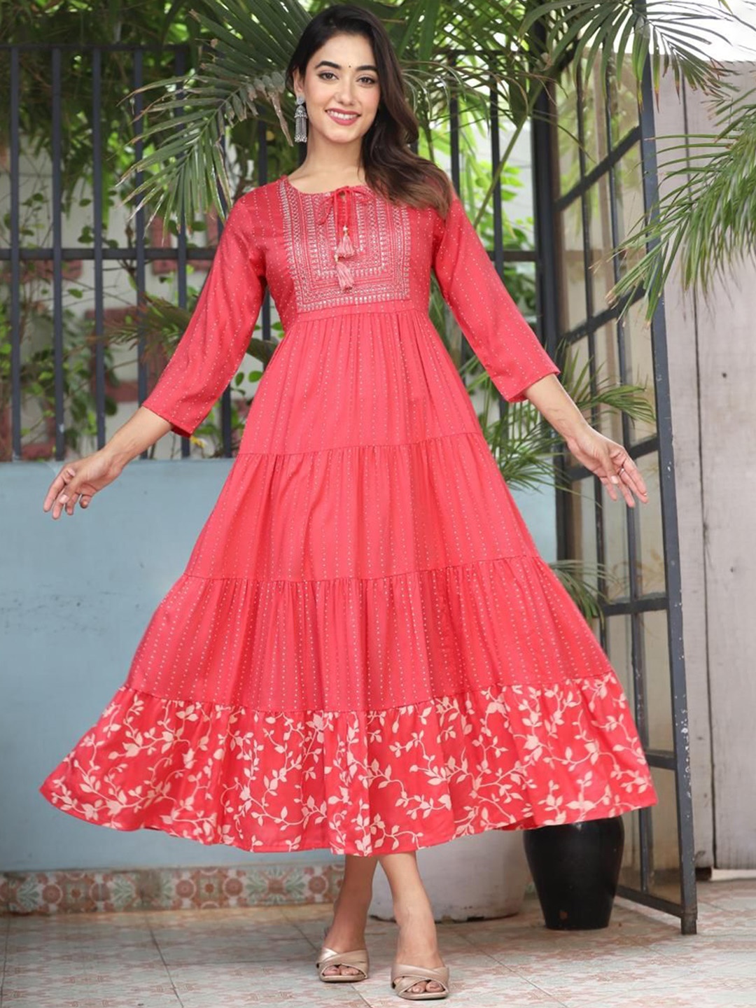 

KALINI Floral Printed Yoke Design Tie-Up Neck Tiered Anarkali Kurta, Red