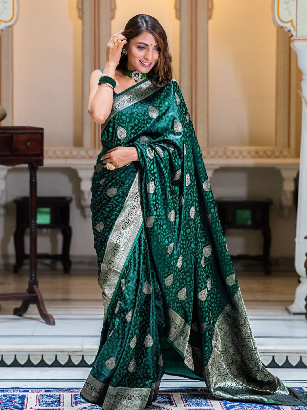 

Mitera Woven Design Zari Saree, Green