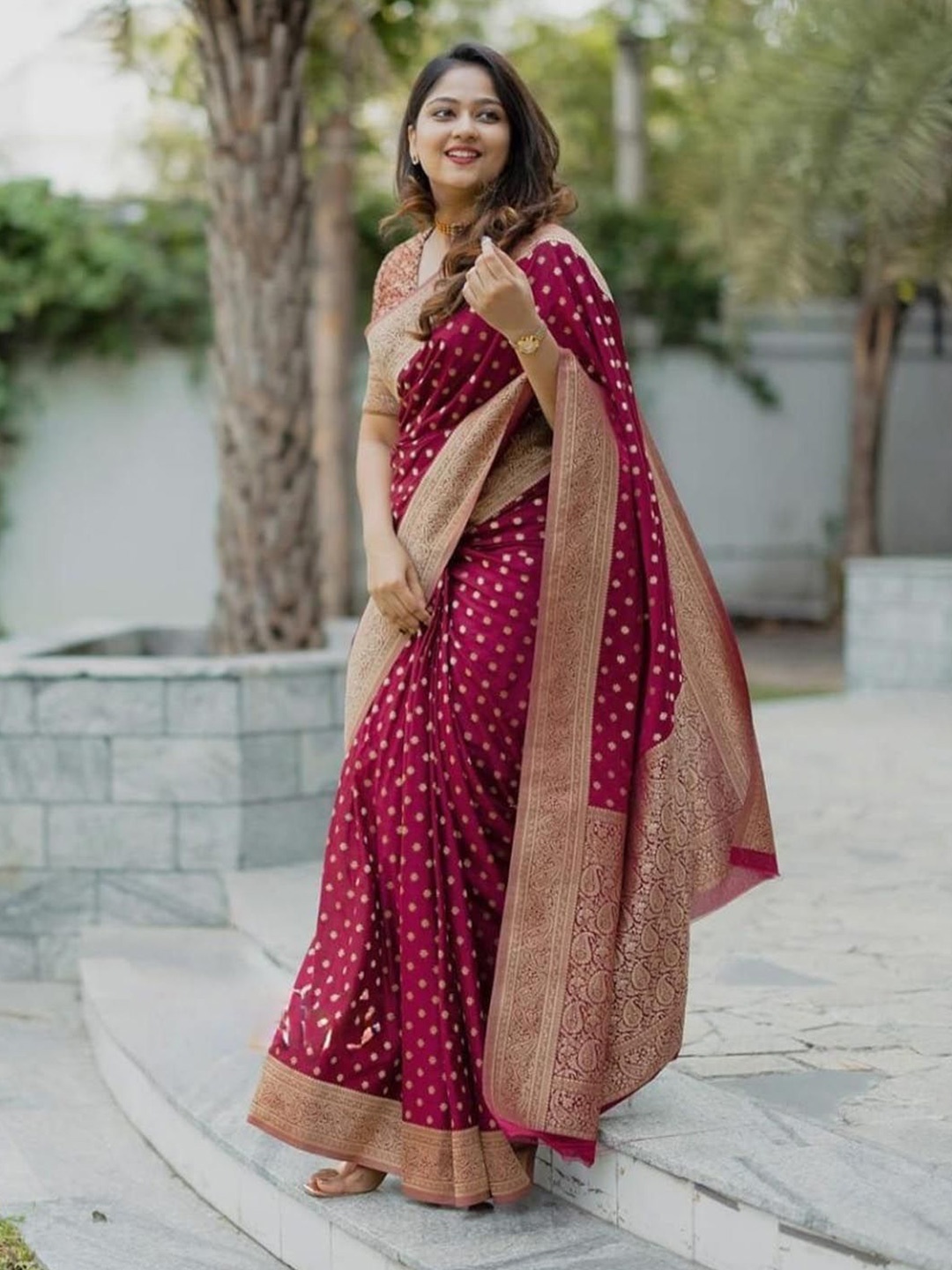 

Mitera Ethnic Motifs Woven Design Zari Saree, Maroon