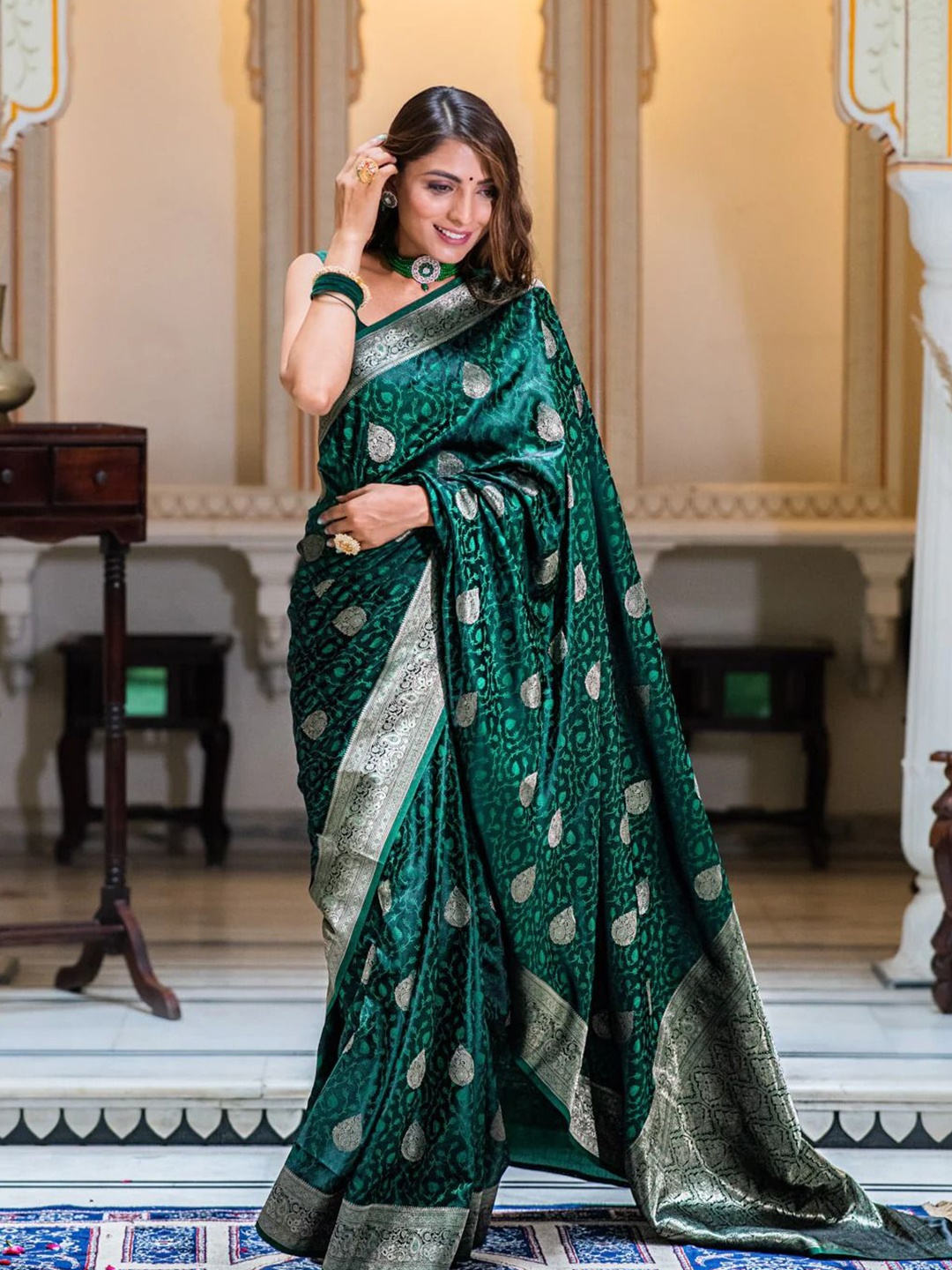 

KALINI Floral Zari Saree, Green