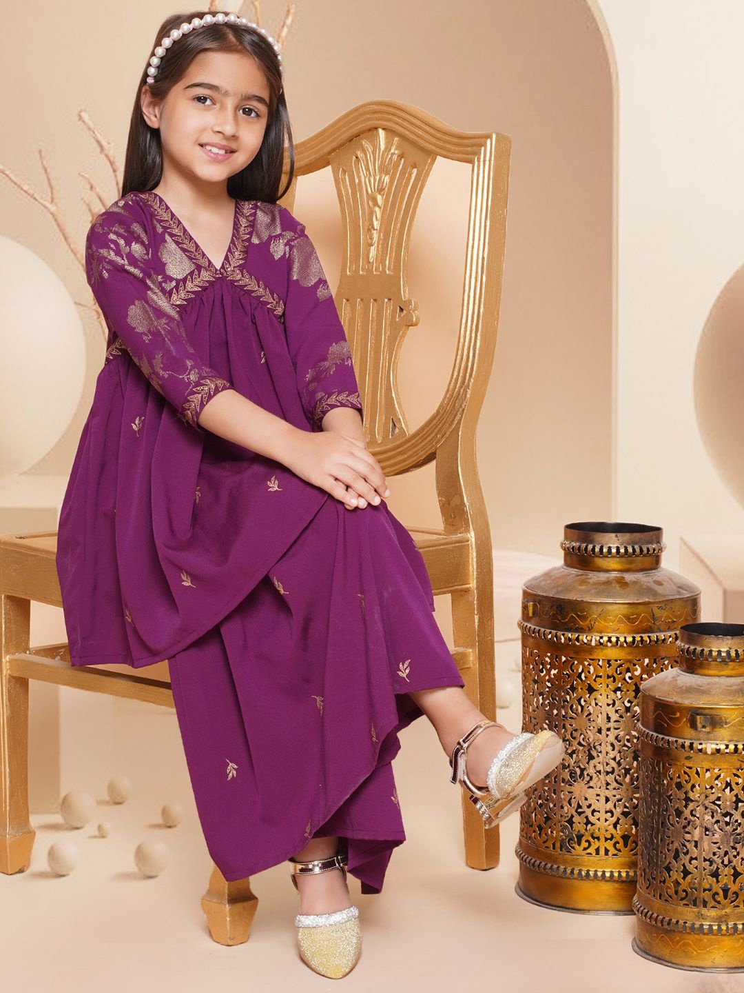 

AHALYAA KIDS Floral Printed V-Neck Empire Kurta with Palazzos, Purple