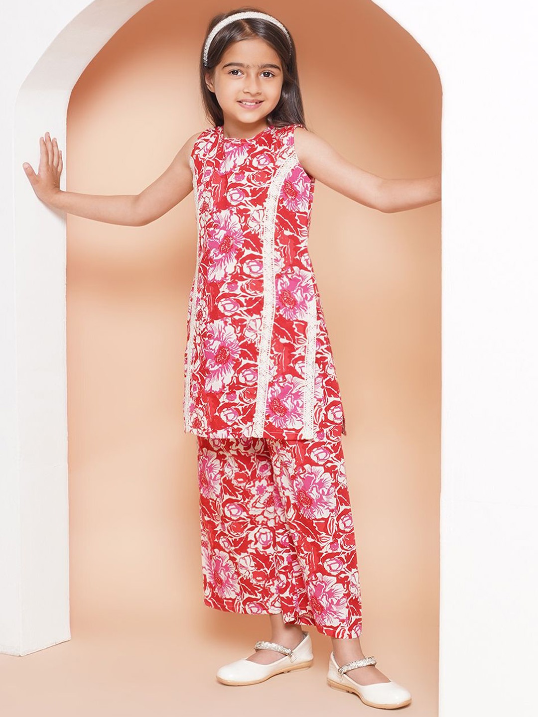 

AHALYAA KIDS Girls Floral Printed Regular Pure Cotton Kurta with Palazzos, Red