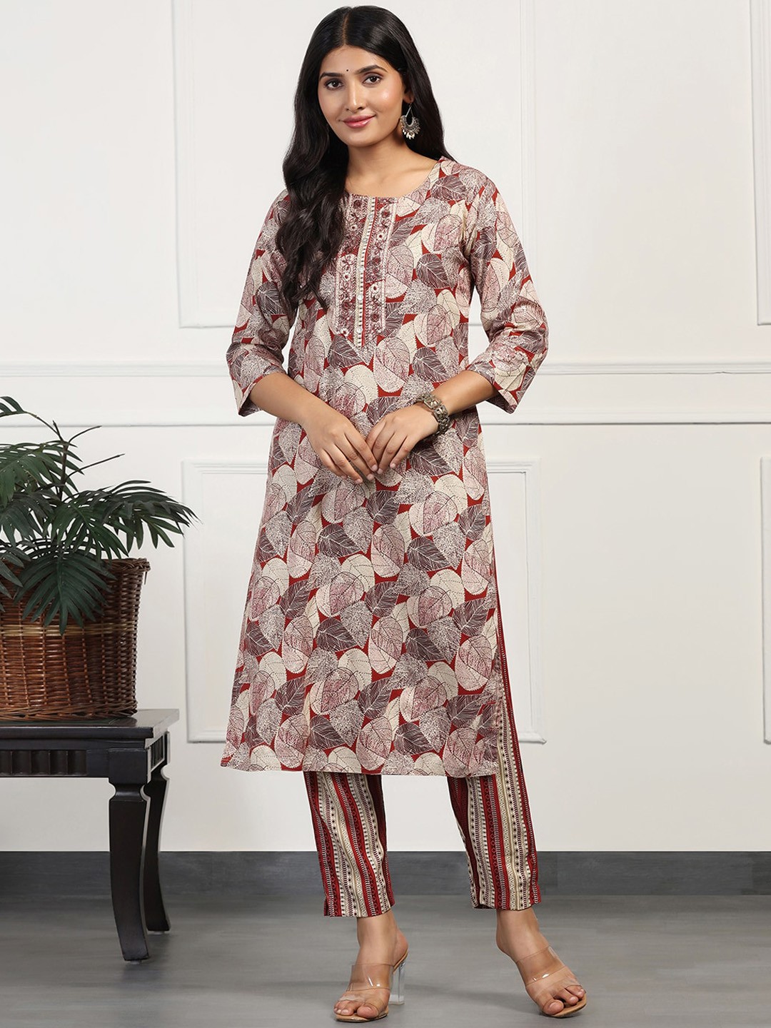 

FASHION DREAM Floral Printed Round Neck Thread Work Kurta With Trousers, Maroon