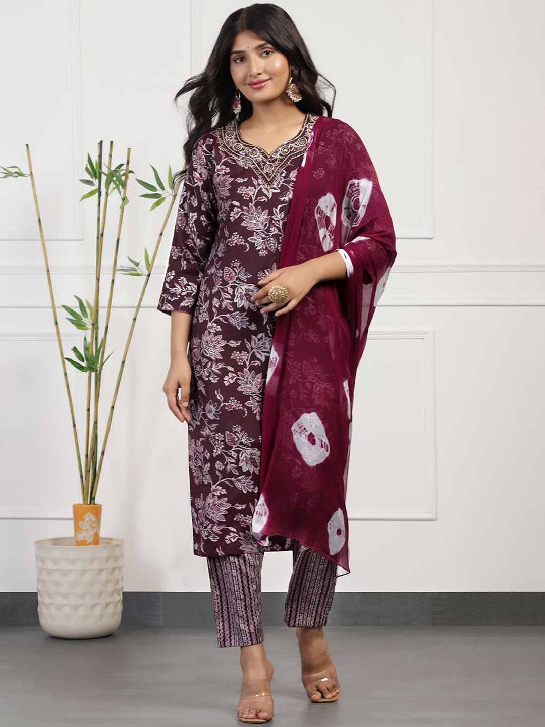 

FASHION DREAM Floral Printed Regular Sleeve Kurta with Trousers & Dupatta, Maroon