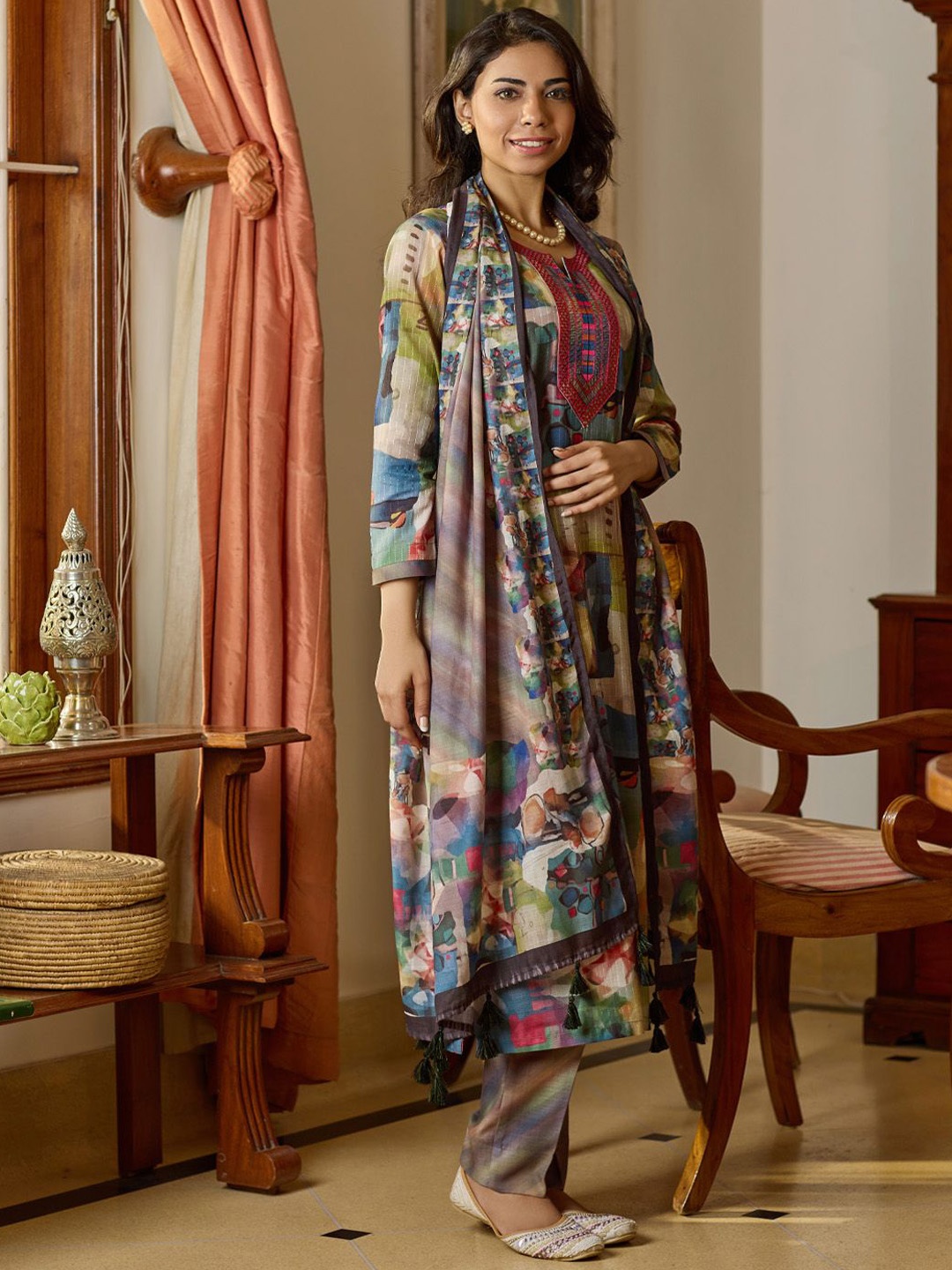 

WOMEN PLUS Abstract Printed Notch Neck Thread Work Straight Kurta With Trousers & Dupatta, Green