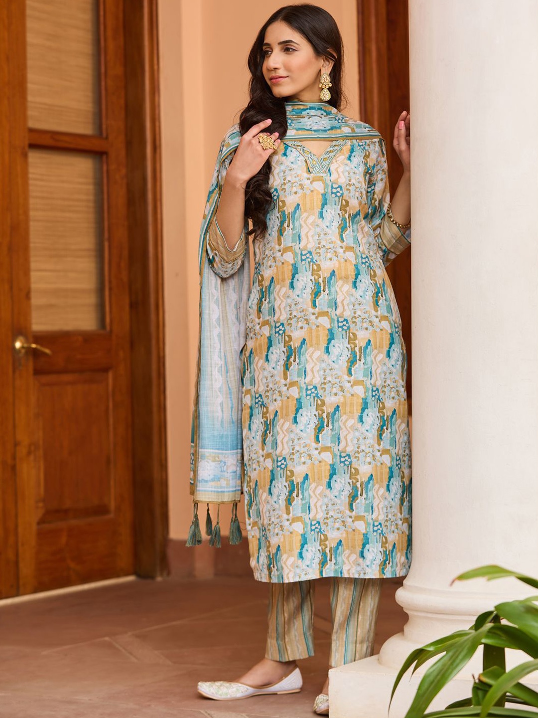 

WOMEN PLUS Abstract Printed V-Neck Beads & Stones Straight Kurta With Trousers & Dupatta, Green