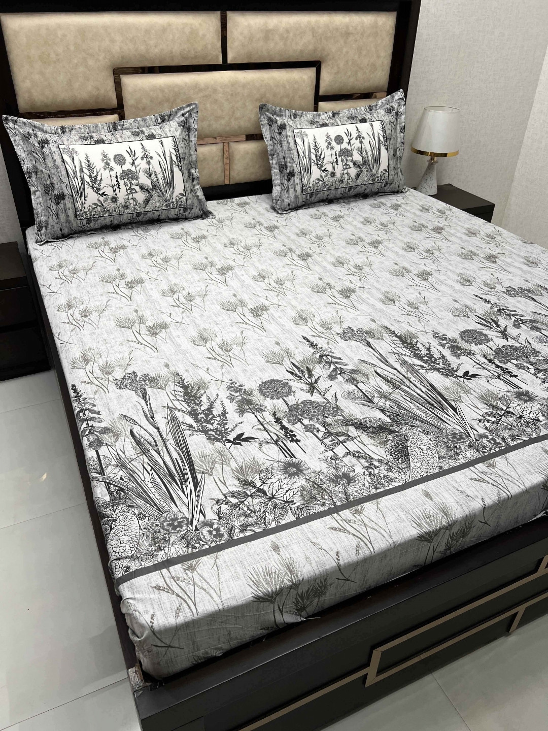 

Pure Decor Black & White Floral 350 TC Pure Cotton King Bedsheet with 2 Pillow Covers