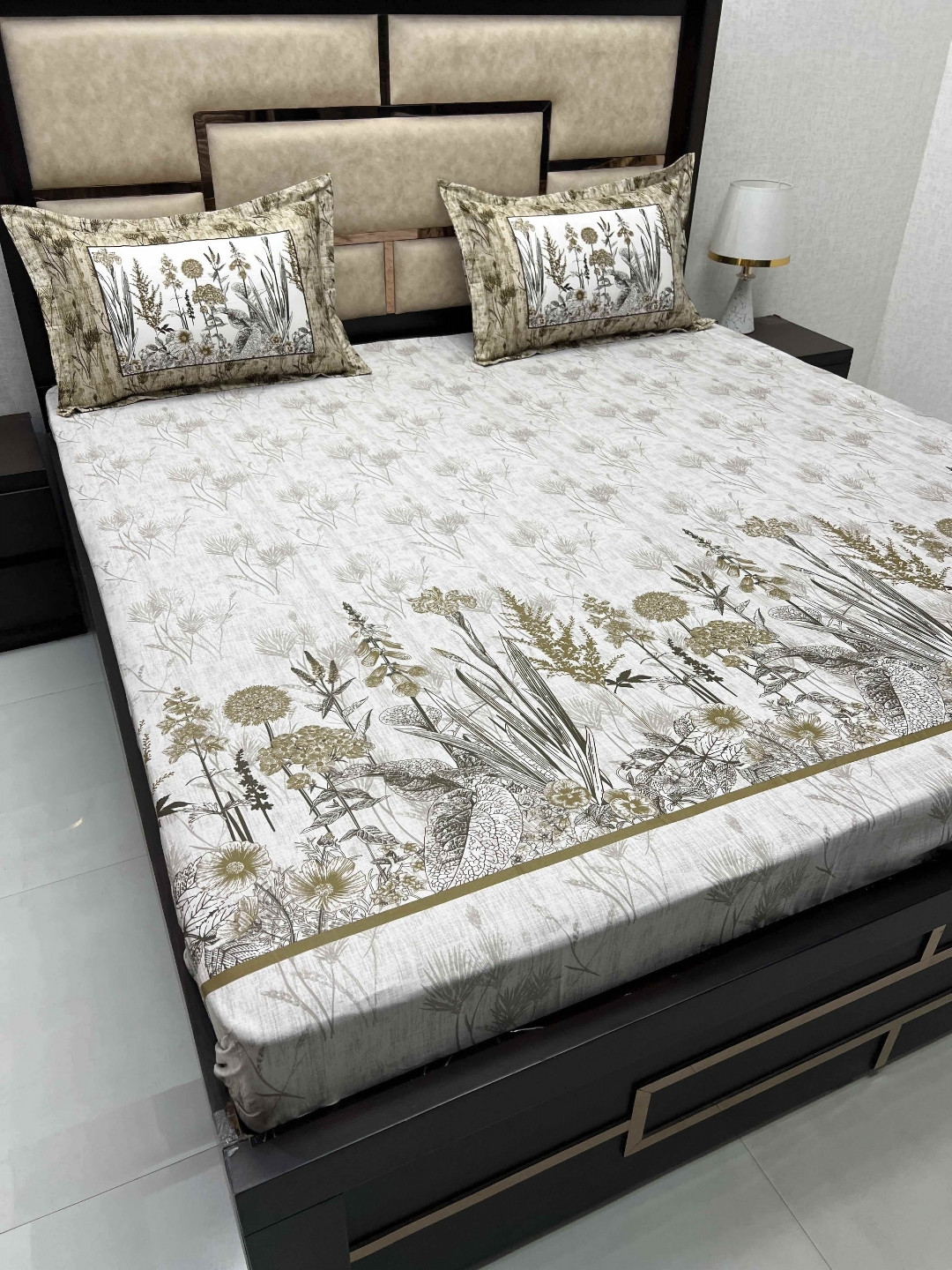 

Pure Decor Brown & White Floral 350 TC Pure Cotton King Bedsheet with 2 Pillow Covers