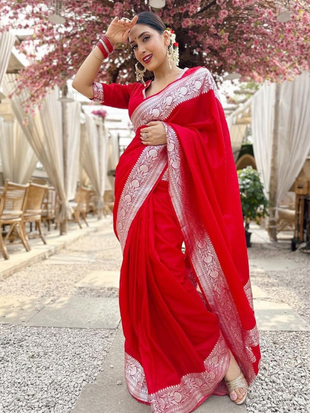 

Flosive Woven Design Zari Banarasi Saree, Red