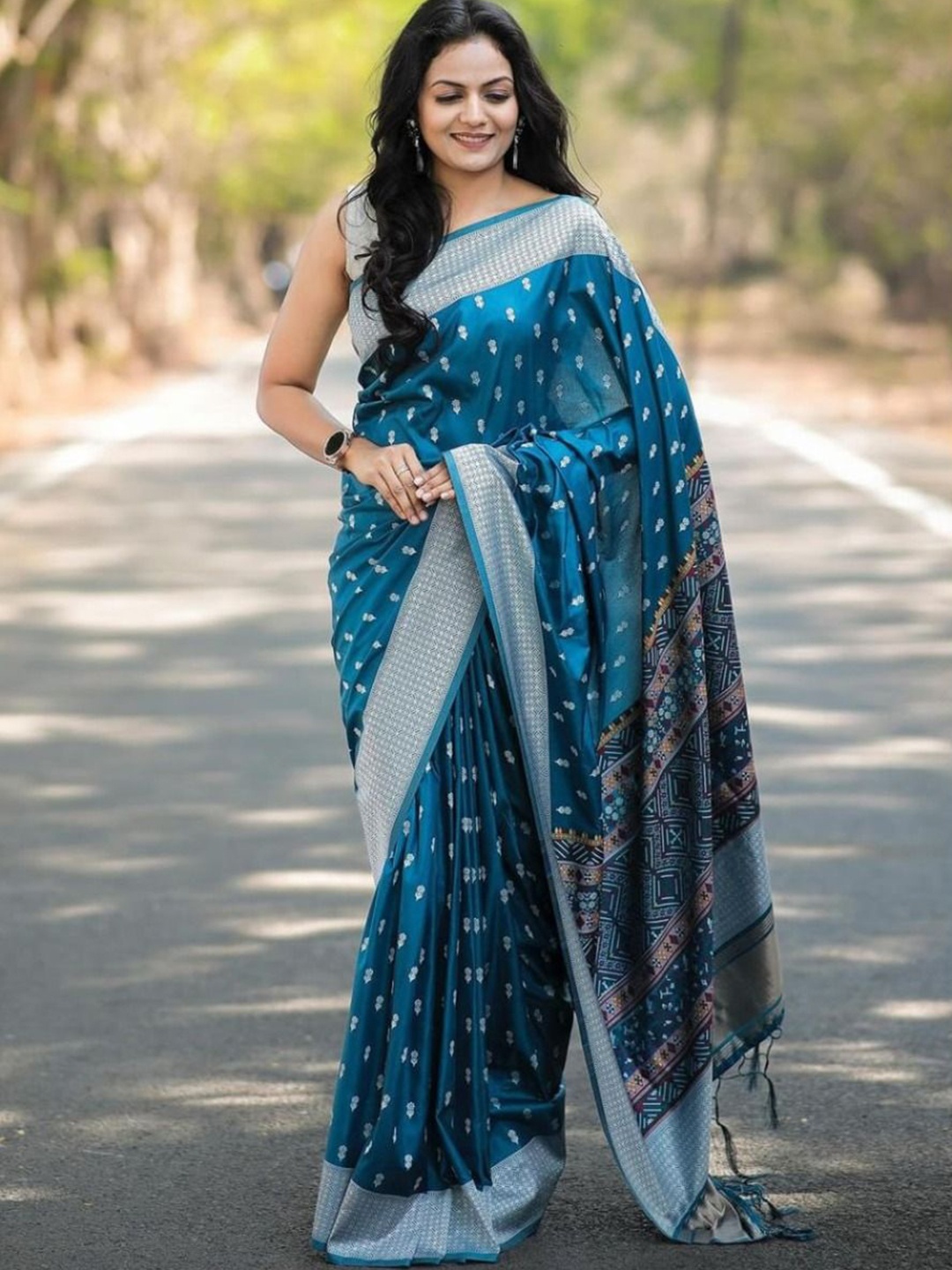 

Flosive Woven Design Zari Banarasi Saree, Teal
