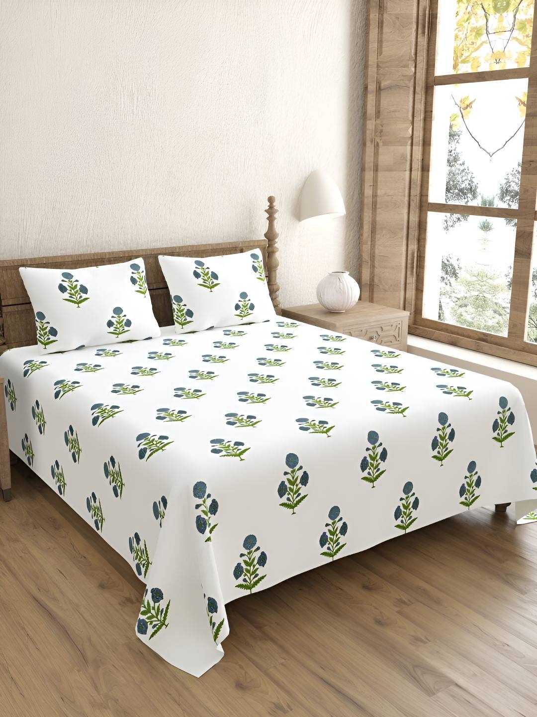 

BED-SHEET.COM White & Blue Floral 240 TC Cotton King Bedsheet with 2 Pillow Covers