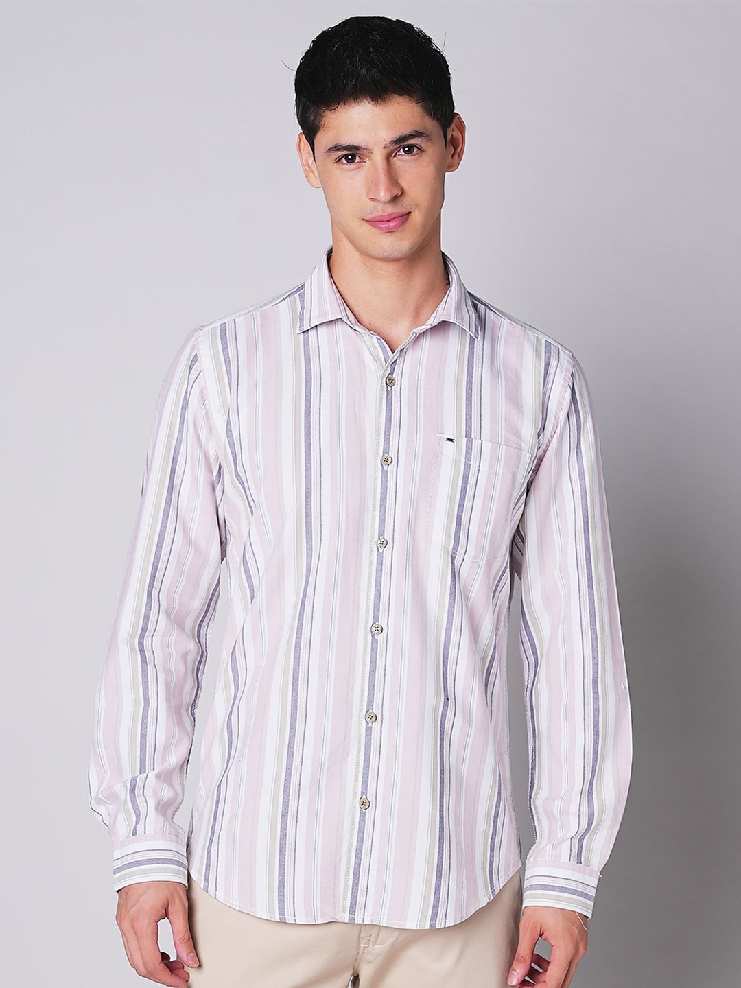 

MOZZO Men Vertical Striped Spread Collar Slim Fit Casual Shirt, White