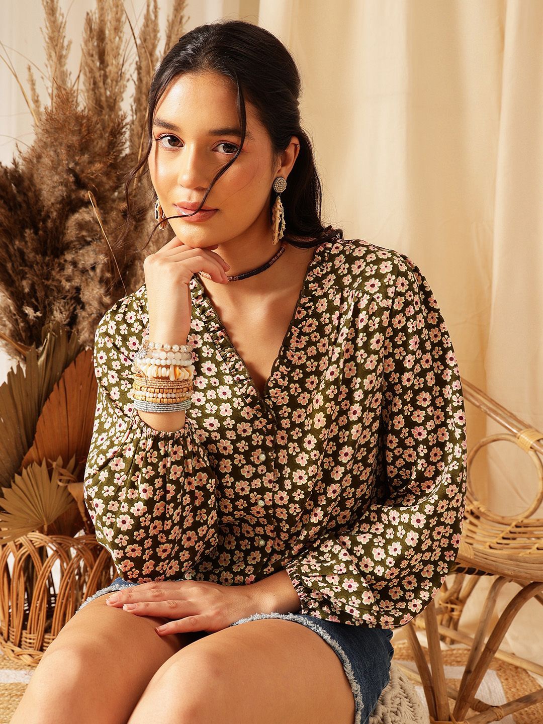 

QUIERO Floral Printed V-Neck Button Closure Top, Olive