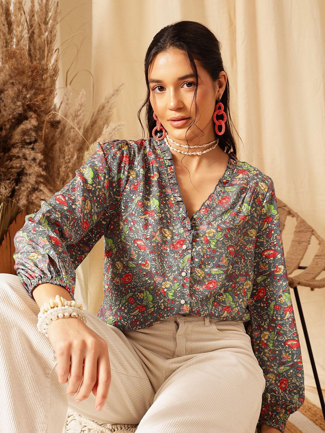 

QUIERO Floral Print Ruffles Crepe Shirt Style Crop Top, Grey