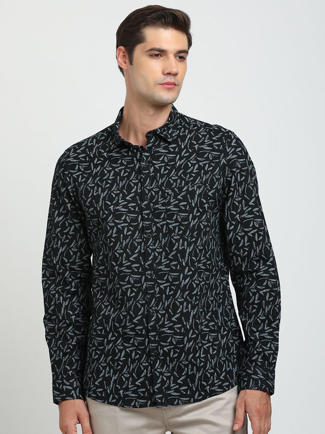 

Turtle Men Floral Printed Spread Collar Casual Shirt, Black