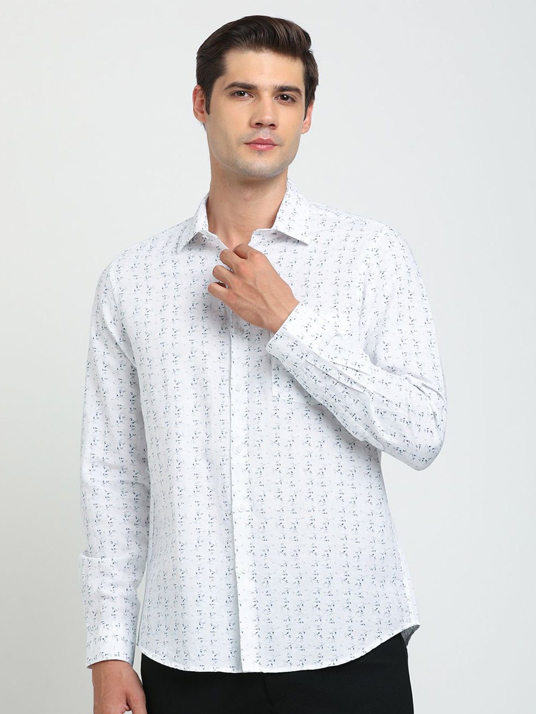 

Turtle Men Floral Printed Spread Collar Formal Shirt, White