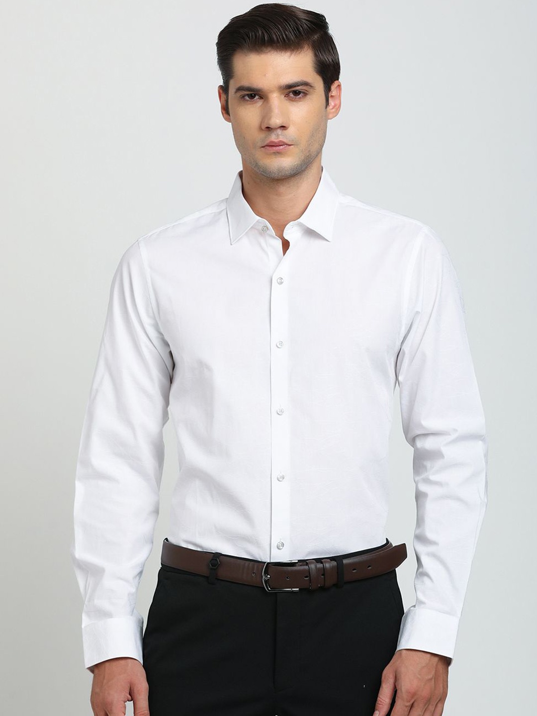 

Turtle Men Solid Spread Collar Formal Shirt, White
