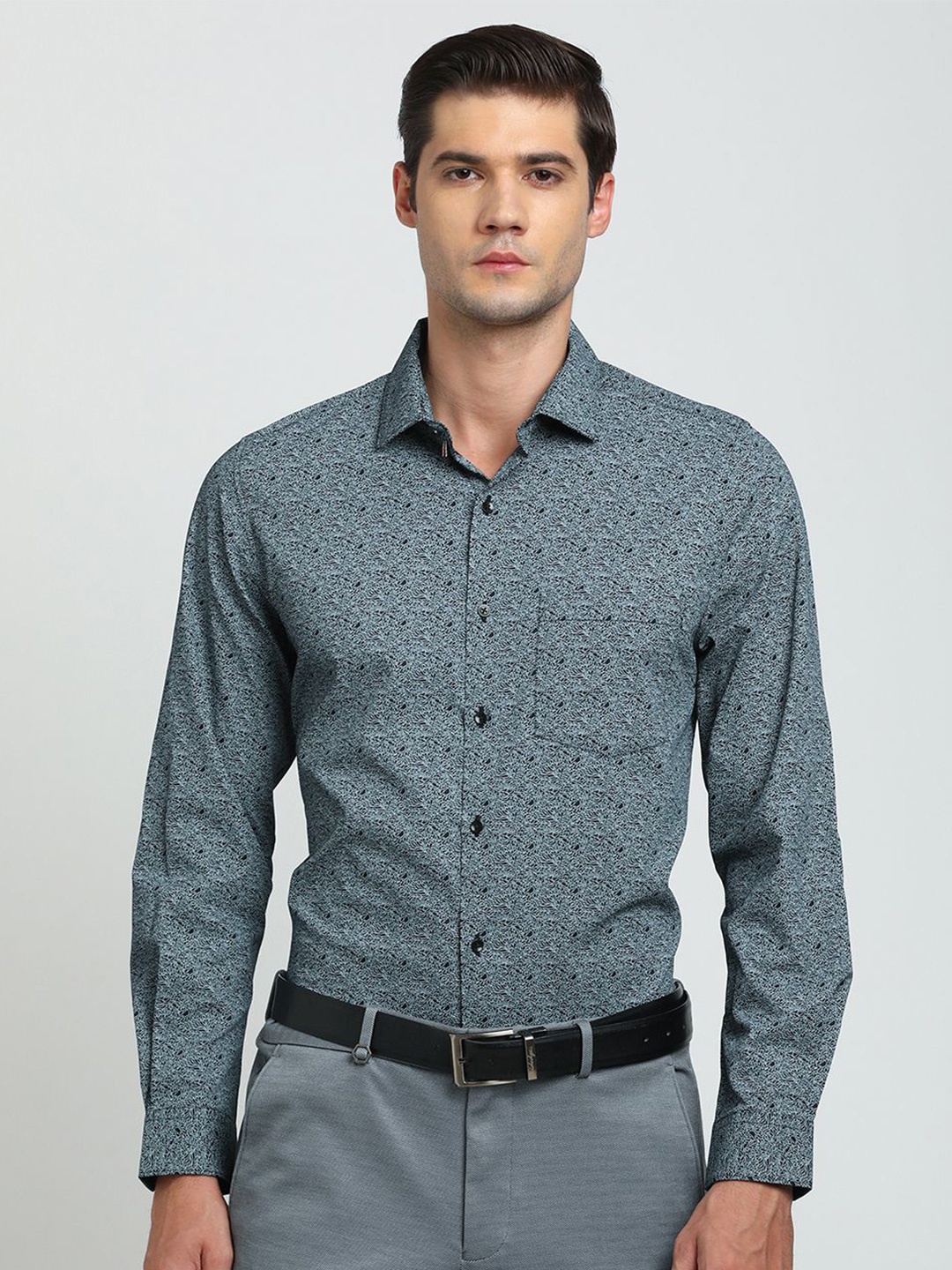 

Turtle Men Abstract Printed Spread Collar Formal Shirt, Grey