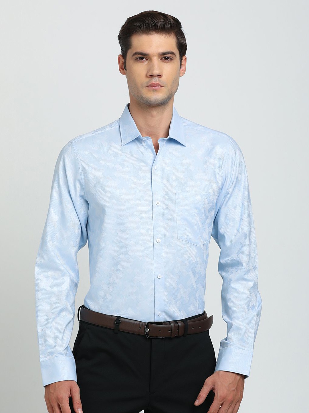 

Turtle Men Abstract Printed Spread Collar Formal Shirt, Blue