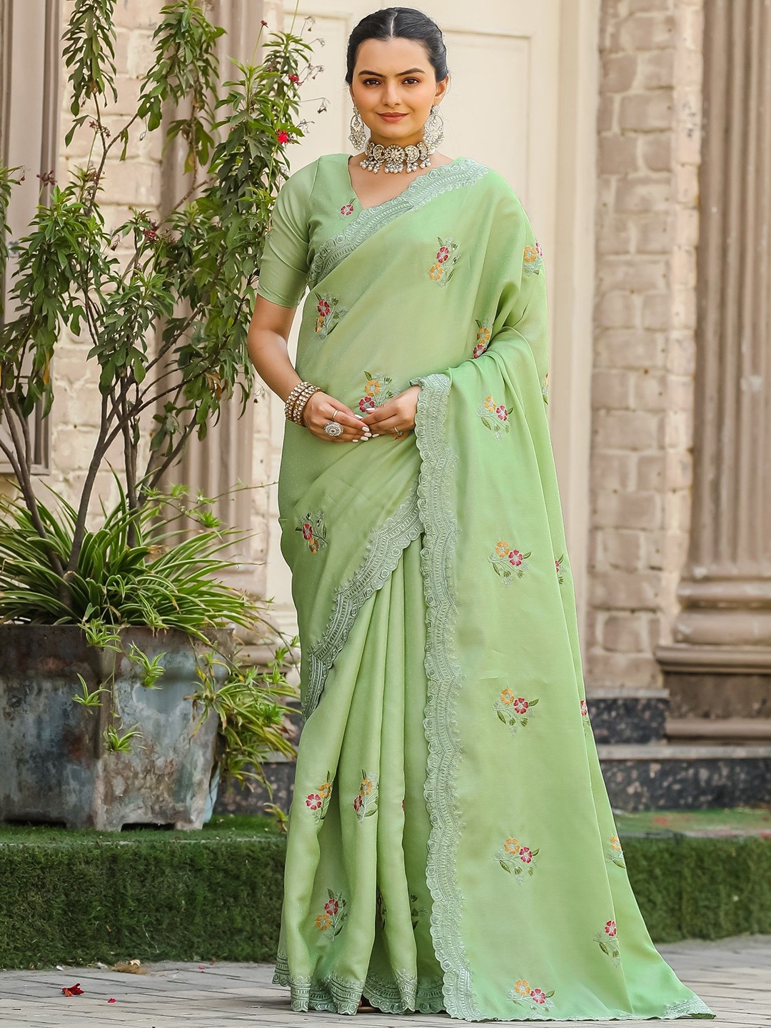 

Panzora Floral Embroidered Tussar Saree, Green