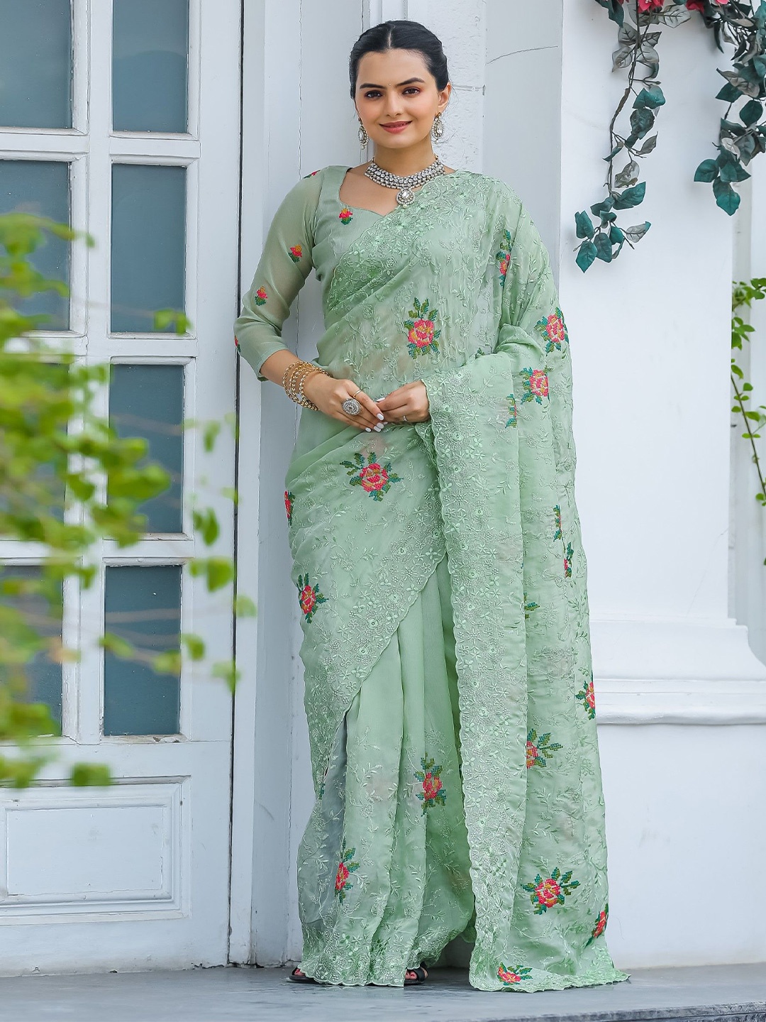

Panzora Floral Embroidered Saree, Green